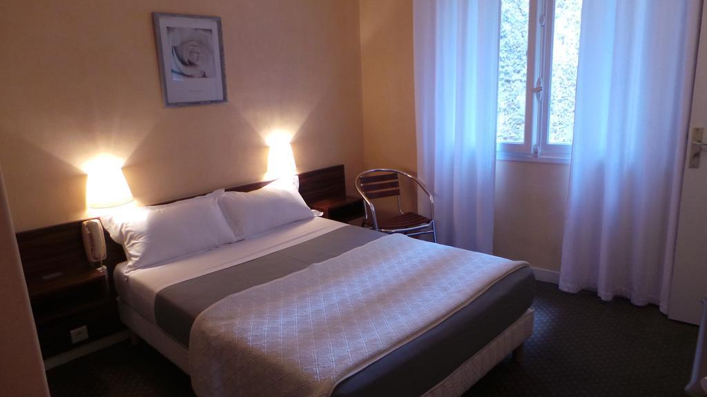 Hotel Le Cambronne Nantes Room photo
